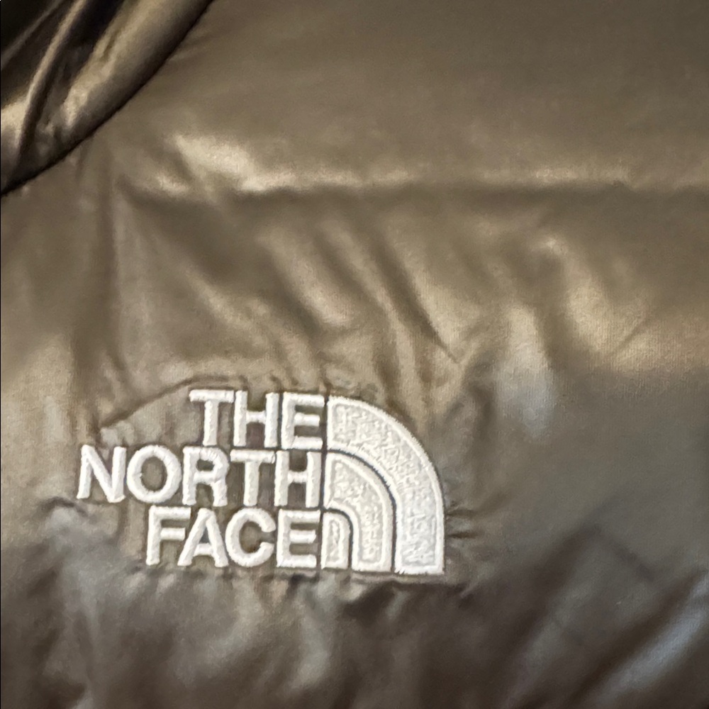 The North Face Green and Black Puffer Jacket and longe sleeve top - Picture 3 of 7